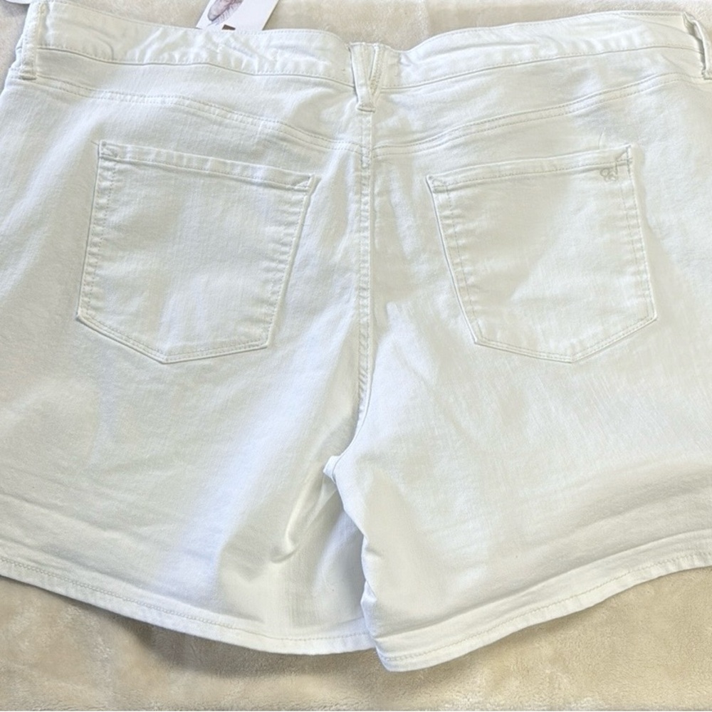 Jessica Simpson Short - Picture 2 of 3
